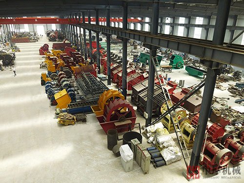 鄭州中厚機械設(shè)備有限公司車間一角